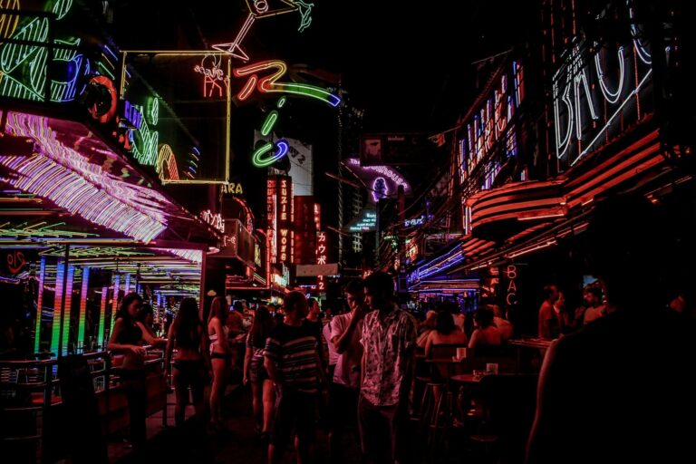 Read more about the article Bangkok Nightlife Guide: Local Bars vs Tourist Clubs – Where to Party in 2025