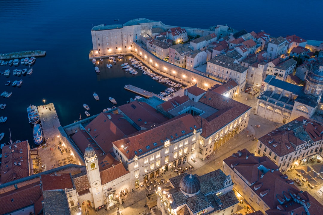 Read more about the article Pub Crawl Split, Croatia: Everything You Need to Know About the Dalmatian Coast’s Wildest Night Out (2026)