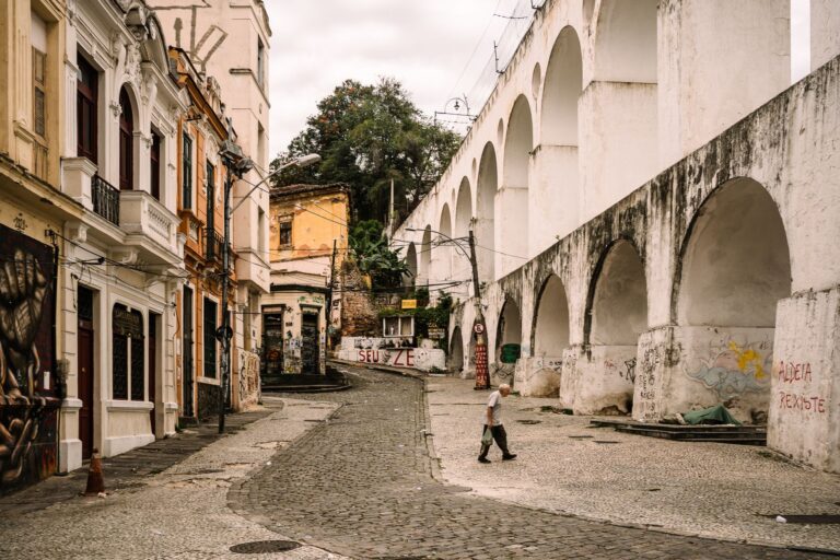 Read more about the article Baladas de Lapa Rio de Janeiro: The Complete Insider Guide to Brazil’s Most Electric Nightlife Strip (2026)