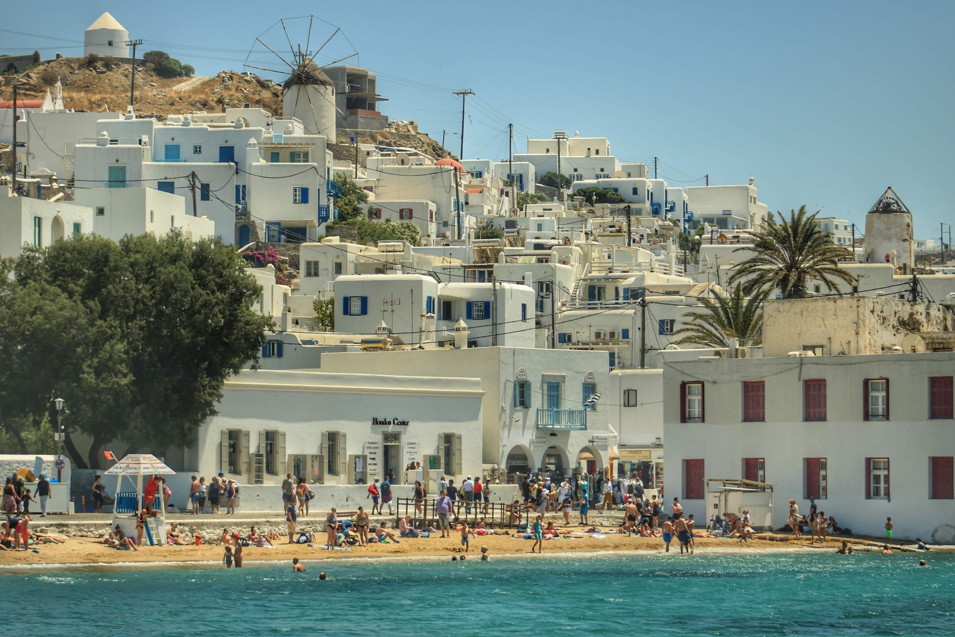 Super Paradise beach Mykonos crowd